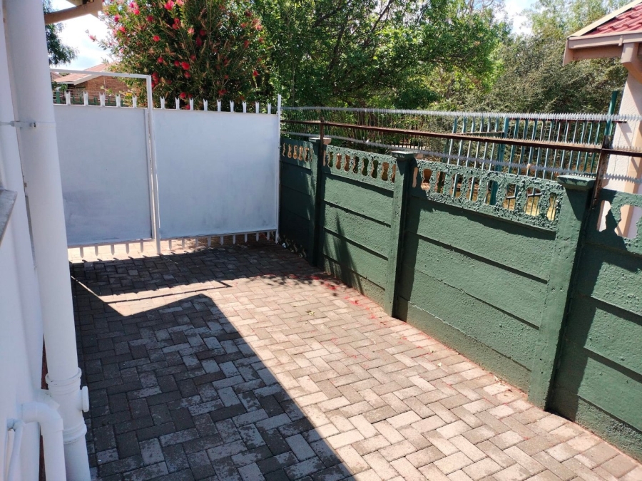 2 Bedroom Property for Sale in Uitsig Free State